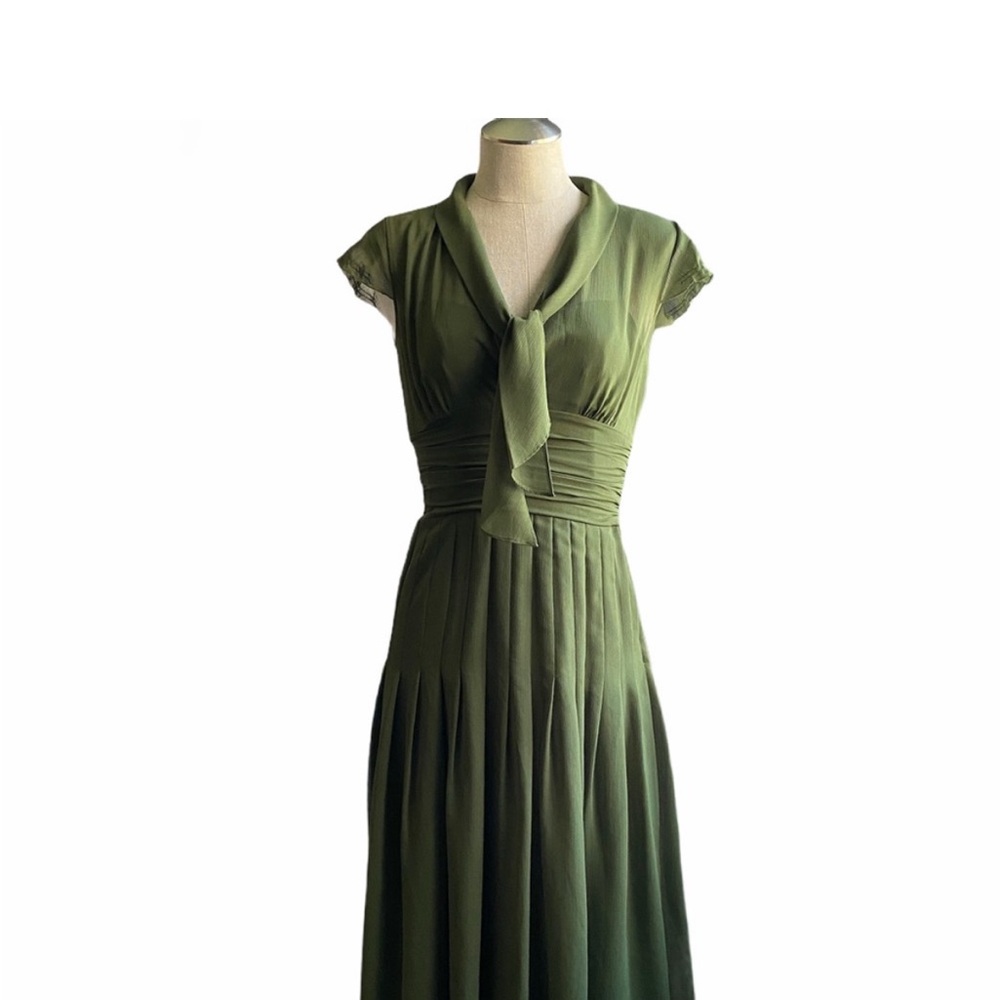 LOFT Vintage Elegant Green Pleated Formal Dress with Flutter Cap Sleeves